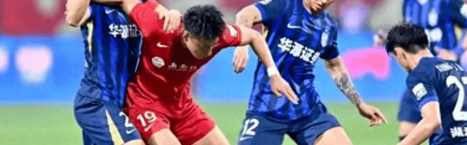 宝威体育登录入口-十人作战2-1登顶！重庆铜梁龙5轮11分，这升班马把中超打懵了